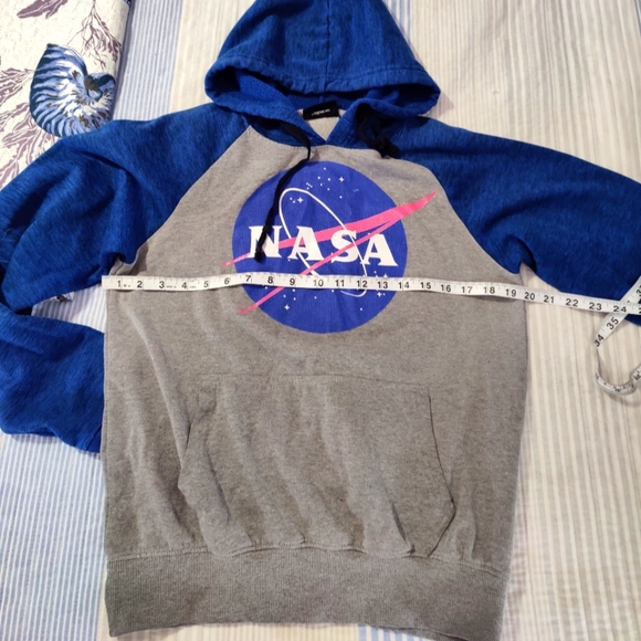 Donating Soon -  Kids NASA SweatShirt Hoodie - Picture 4 of 5